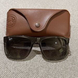 Rayban Justin 4165 - Clear frame with grey lenses